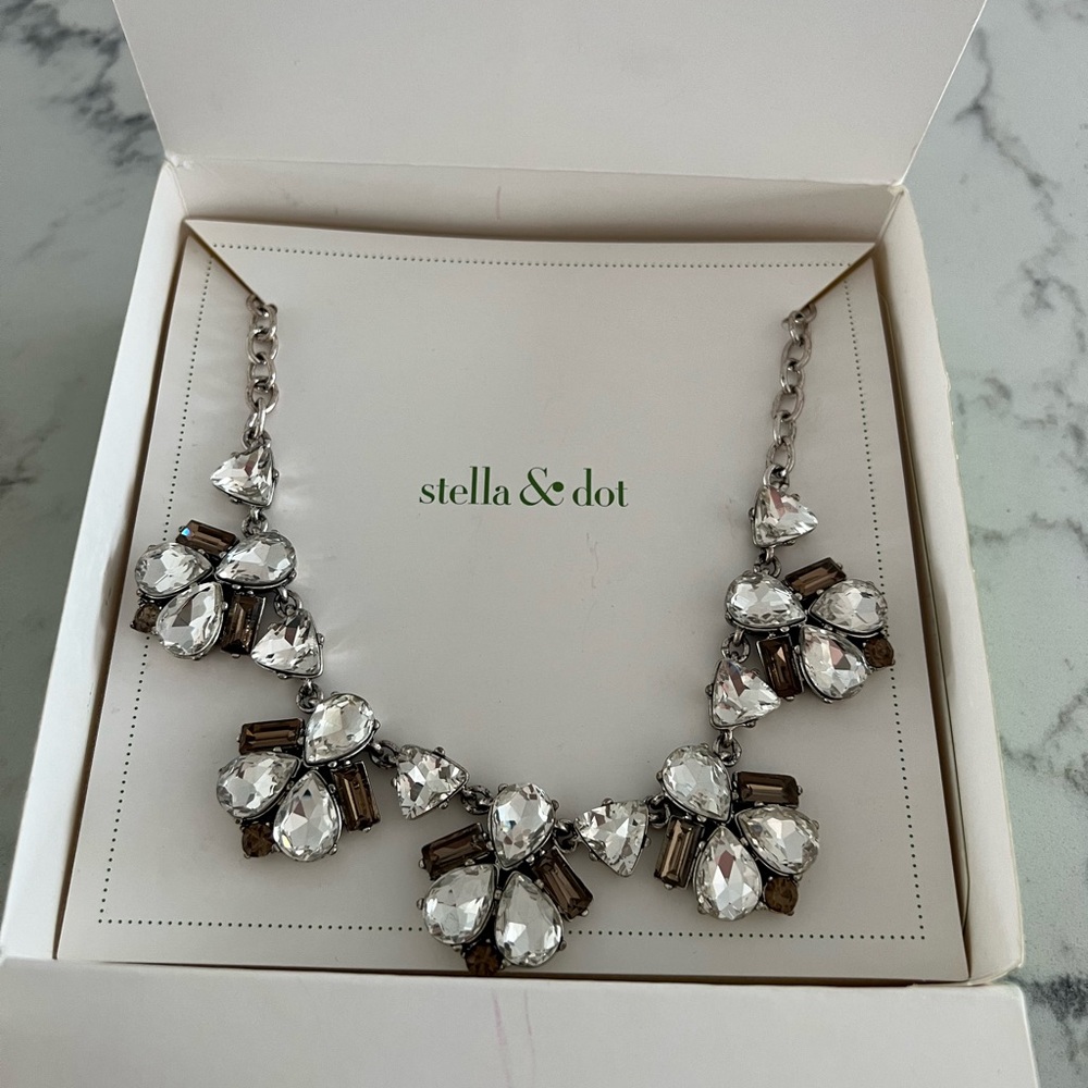 Stella & Dot Lila Necklace